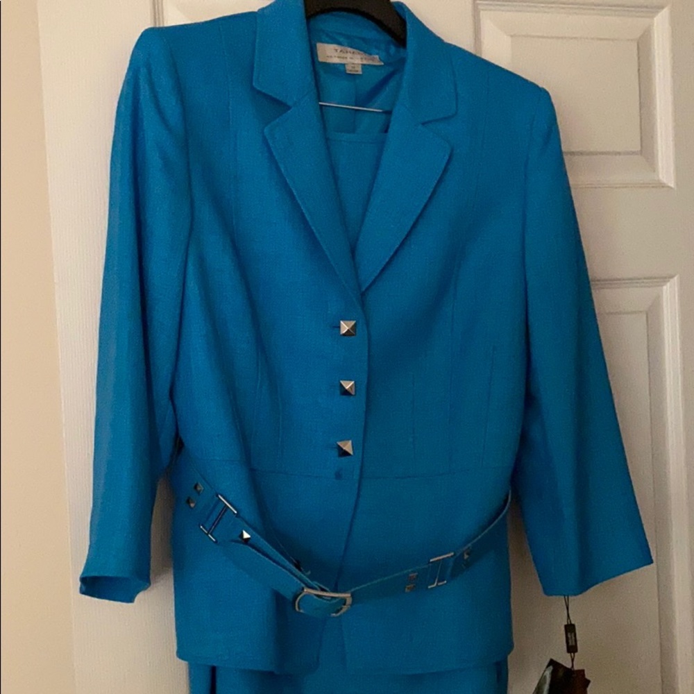 NWT Tahari